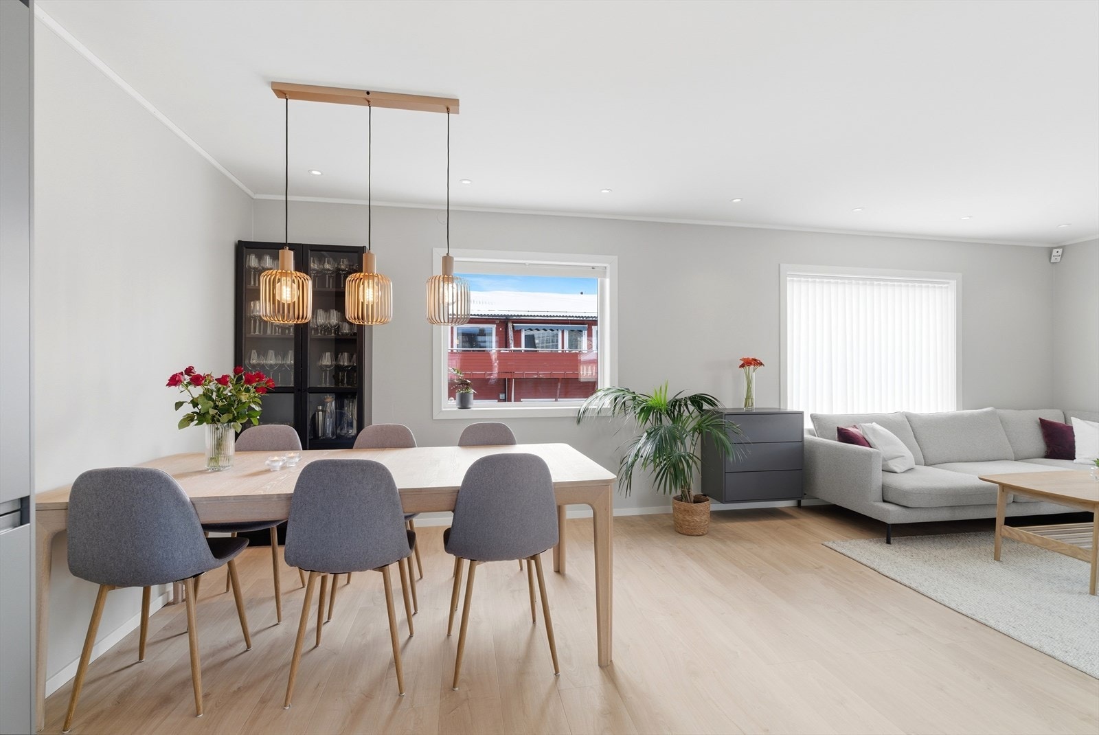 I forbindelse med oppussingen ble det også lagt opp nytt elektrisk anlegg på kjøkken, og nye stikkontakter i stuen. Galleribilde