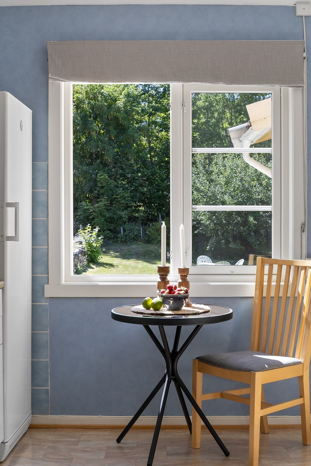 Her har du utsikt ut til hagen. Galleribilde