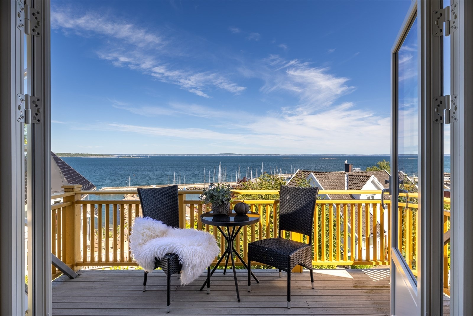 Nyt en fantastisk panoramautsikt over Oslofjorden fra balkongen! Galleribilde