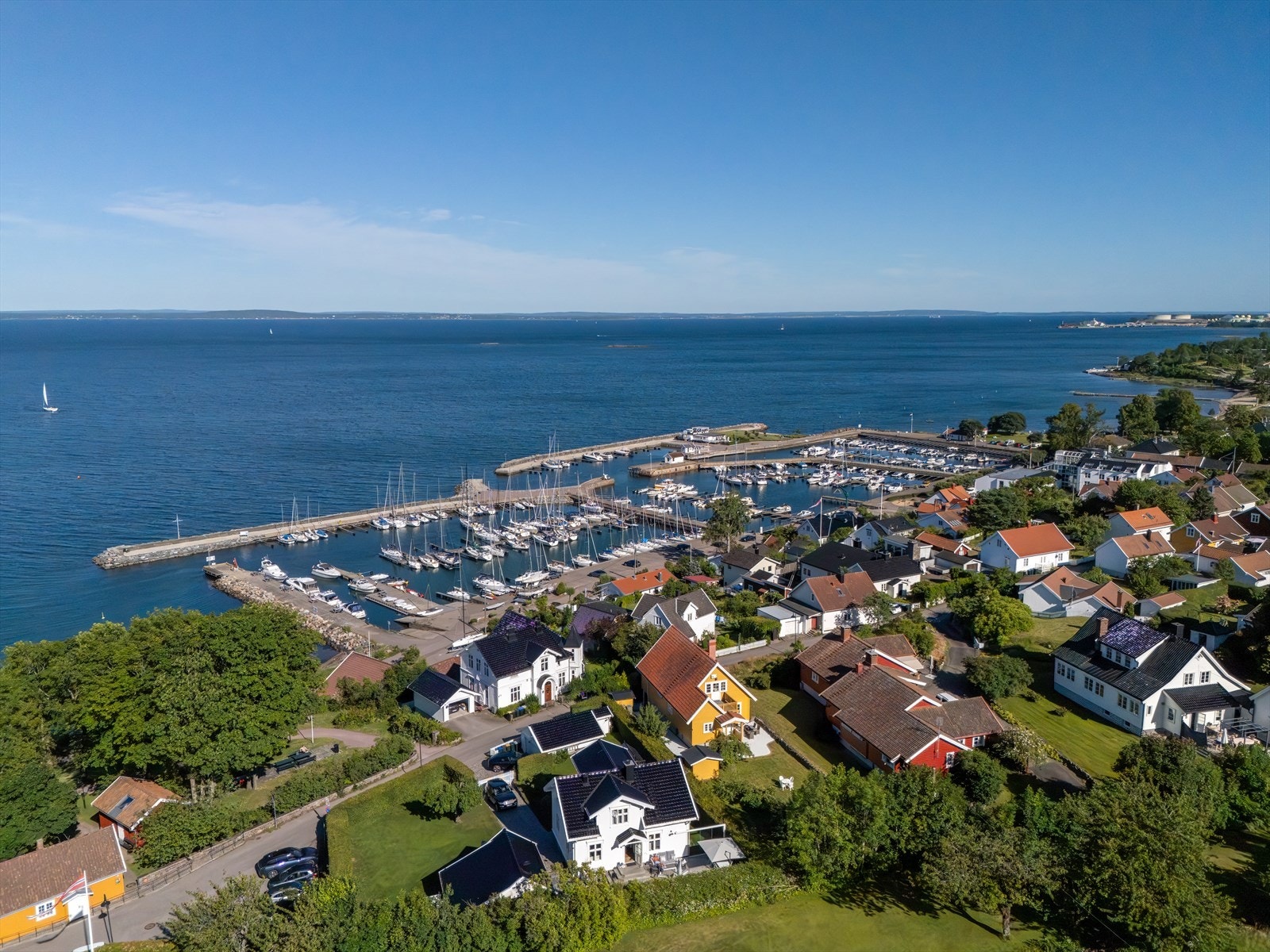 Nordvik Eiendomsmegling v/Caroline Wivestad ønsker deg velkommen til Edvard Munchs gate 22. Foto: Fotograf Asmyhr. Galleribilde