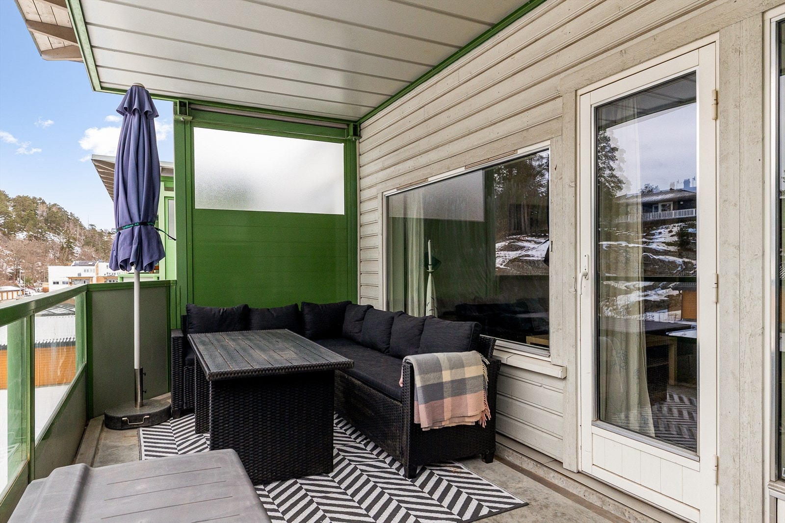 12,4 m² overbygd balkong (vestvendt, usjenert og solrikt) Galleribilde