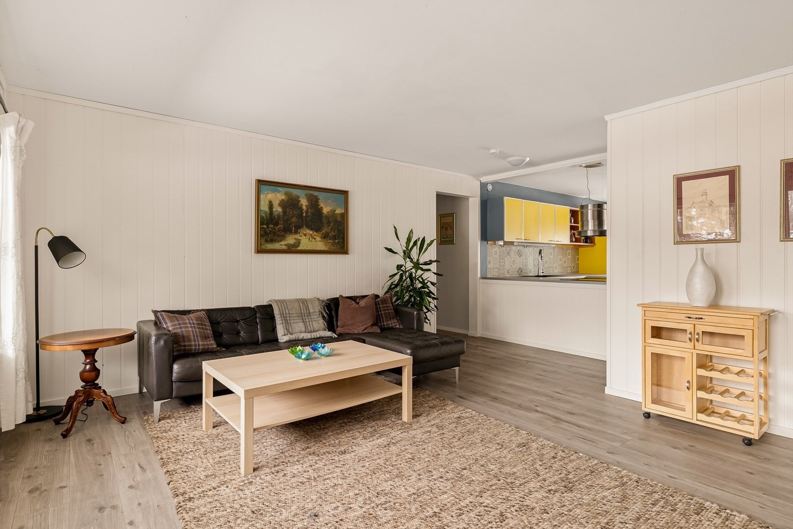 Laminat i stue, gang og kjøkken er fra 2021/22 Galleribilde