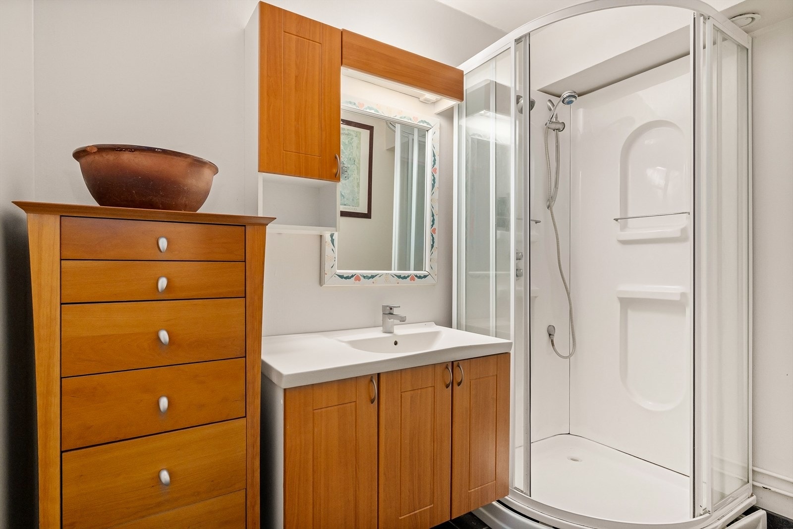 Bad med gulvfliser, membran og elektriske varmekabler Galleribilde