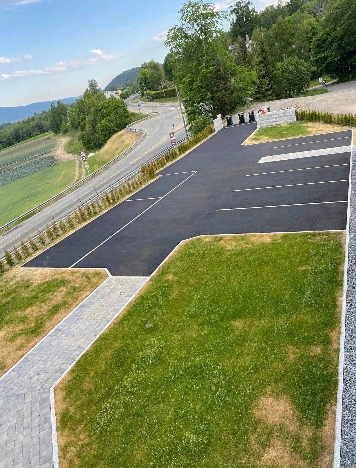 Parking
Romslig, nyoppgradert parkeringsplass. Galleribilde