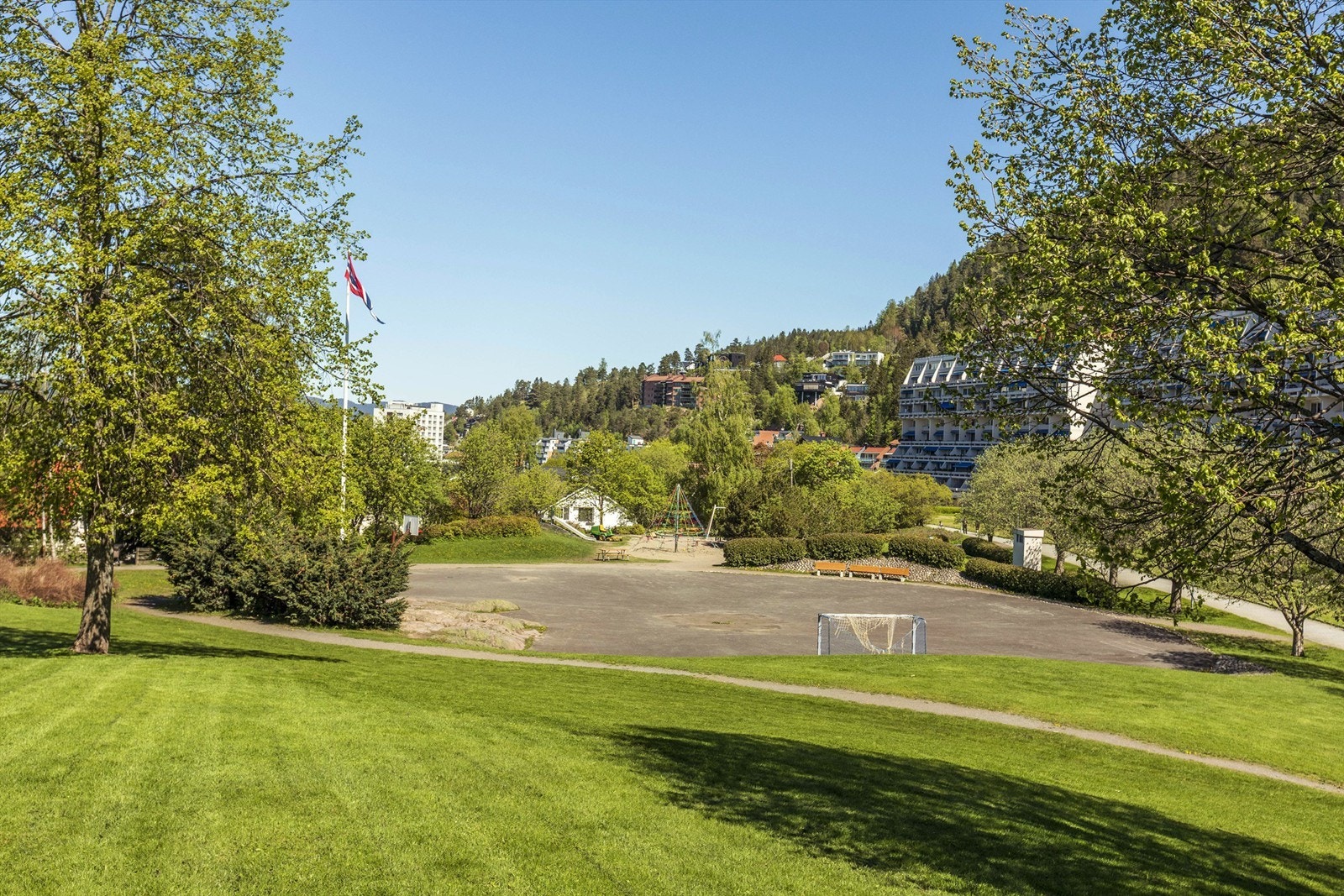 Alltid velstelte uteområder sørges for av sameiets vaktmester Galleribilde