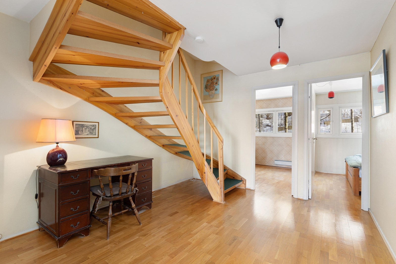 Leiligheten har inngang og entré i 4. etasje, oppholdsrommene er i 3. etasje Galleribilde