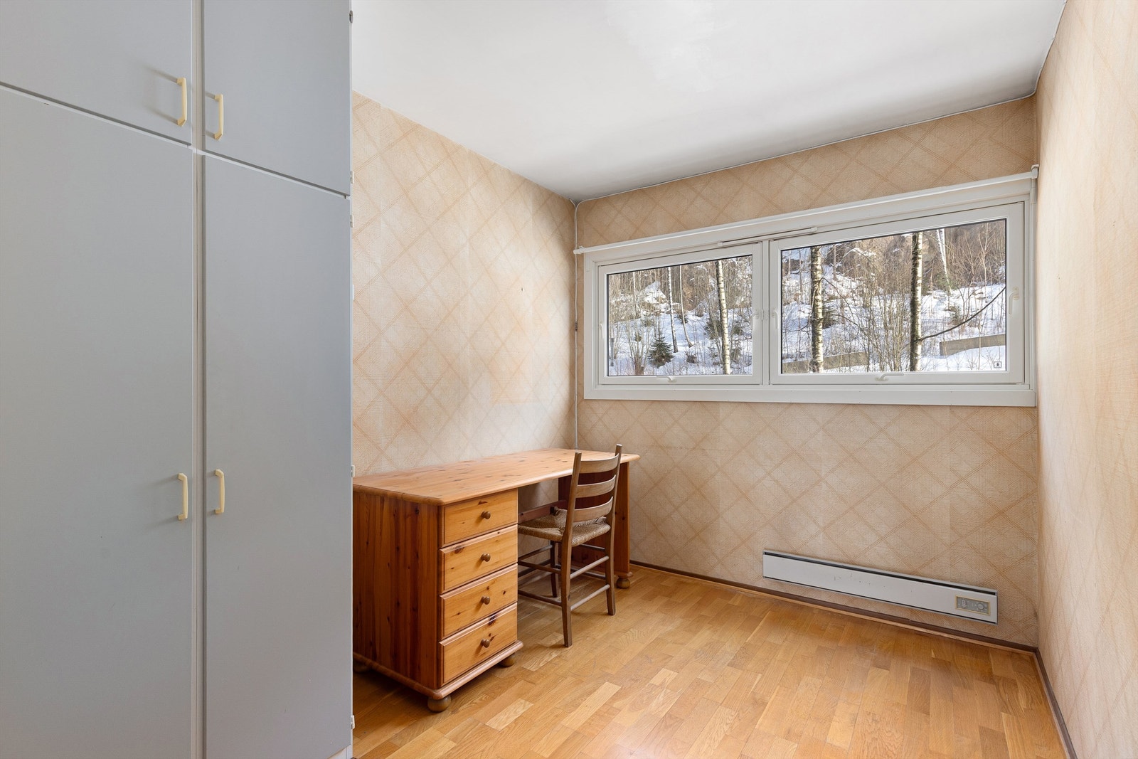 Soverom 2 egner seg godt som gjesterom/kontor eller barnerom, med plass til seng og arbeidspult Galleribilde