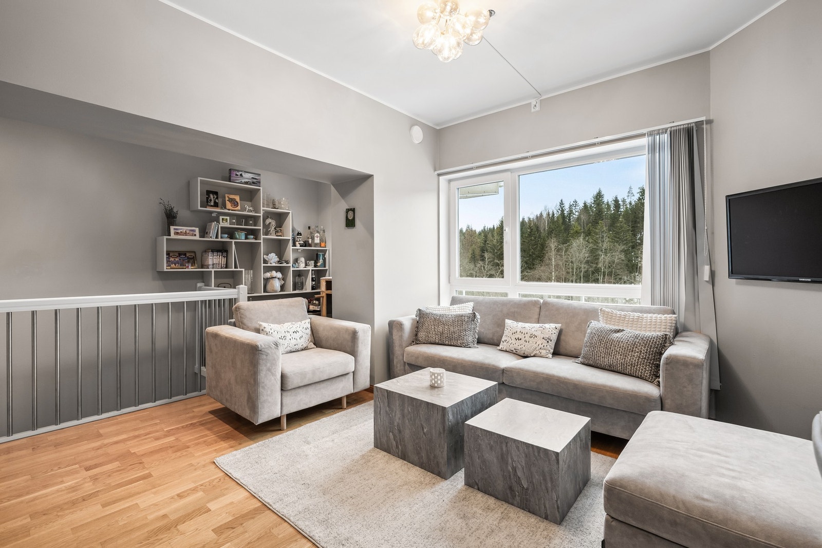 Stuen kan innredes med sofa, Tv-møblement og spisebord. Galleribilde