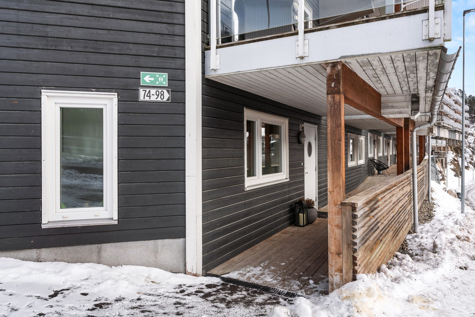 Leiligheten ligger på hjørnet av blokken. Galleribilde