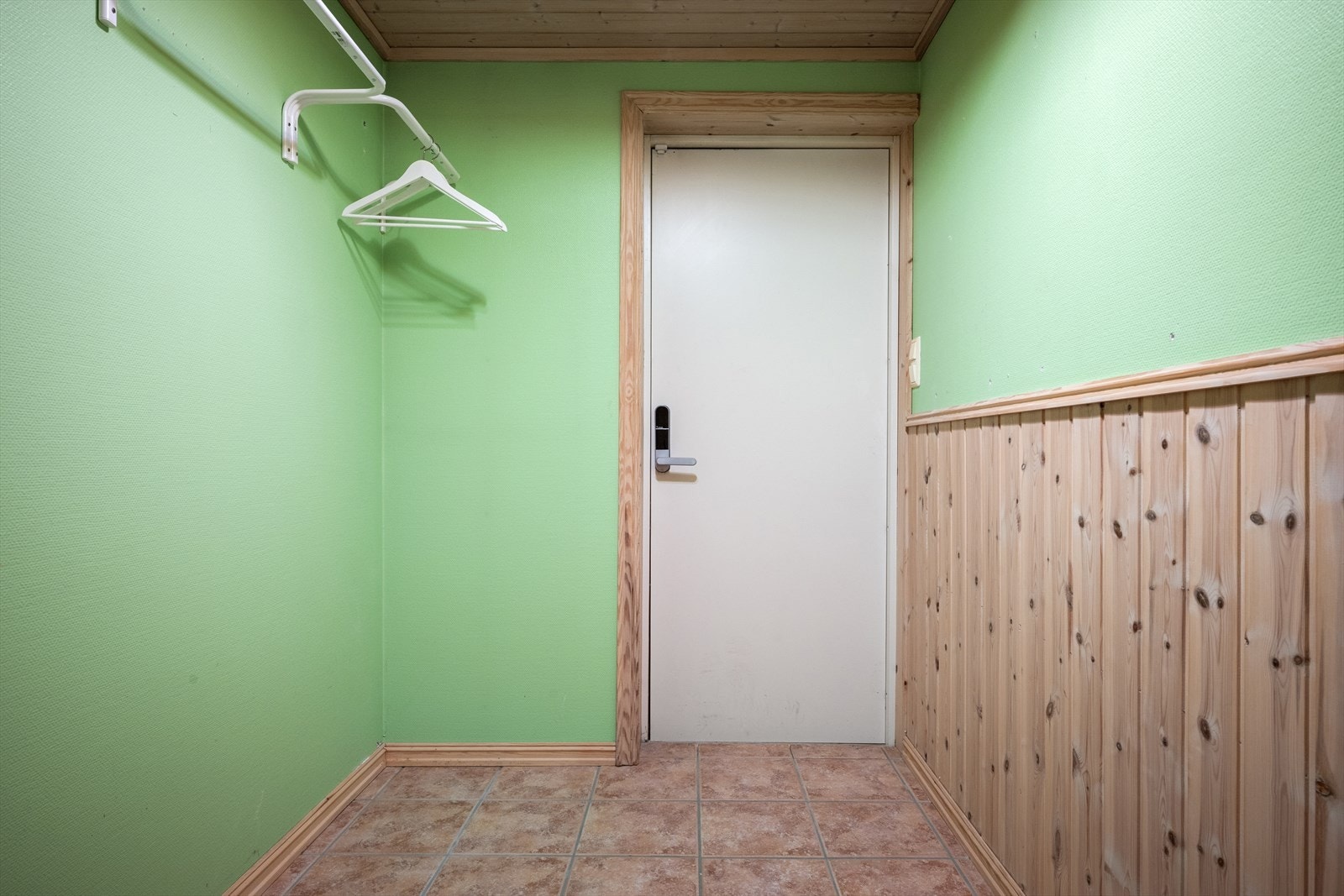 Bi-inngang med mye godt oppheng og skapplass gjør det praktisk for alt av utstyr til de ulike sesongene. Galleribilde