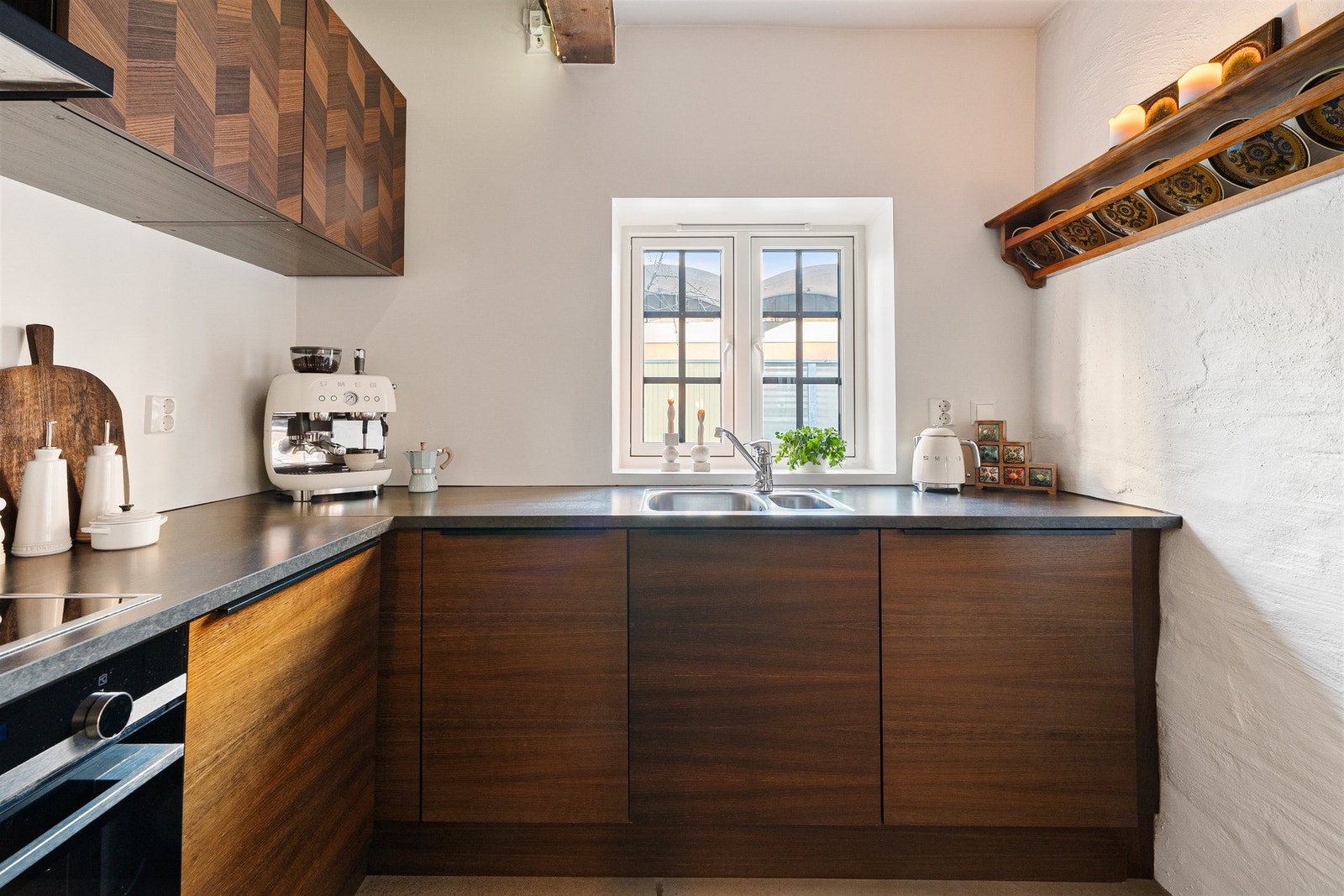 Kjøkkenet har både vannsensor og komfyrvakt. Galleribilde