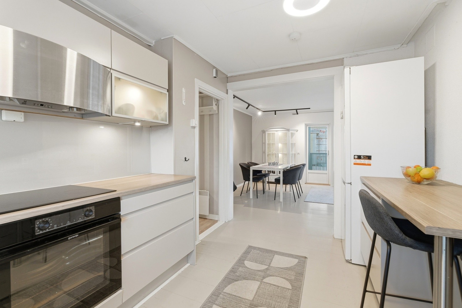 Praktisk barløsning hvor man kan ta morgenkaffen, eller jobbe litt. Galleribilde