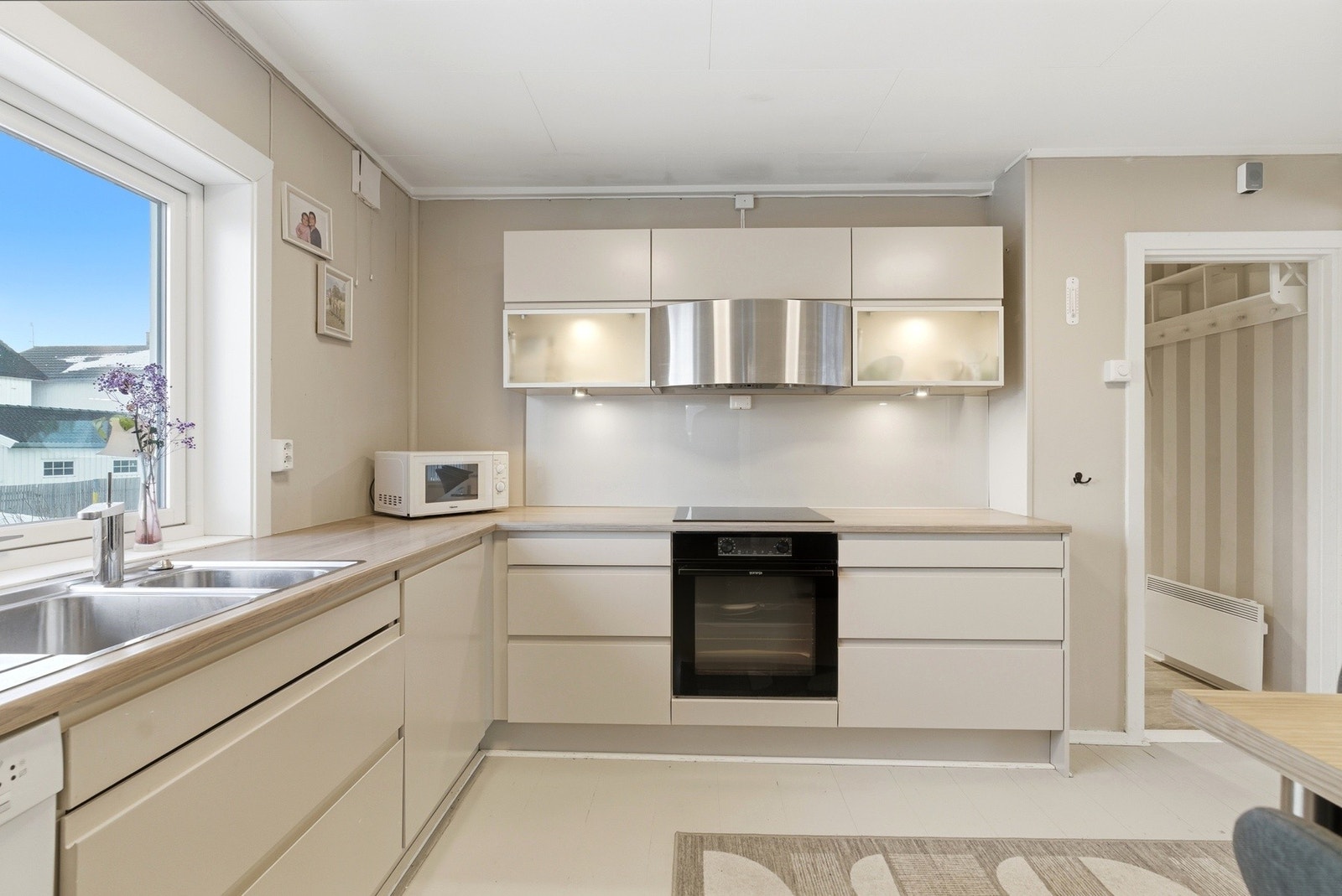 Integrert stekeovn og platetopp. Galleribilde