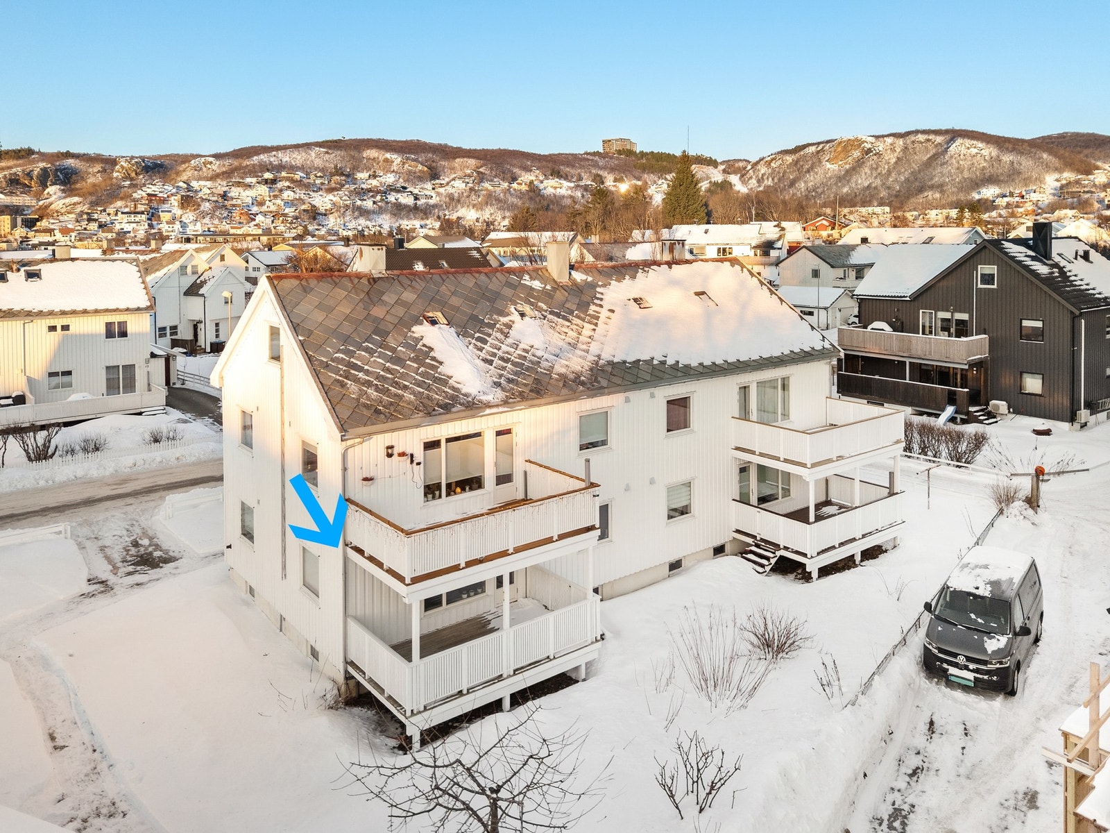 Boligen har meget god beliggenhet i Rønvika, men gangavstand til de fleste fasiliteter! Galleribilde