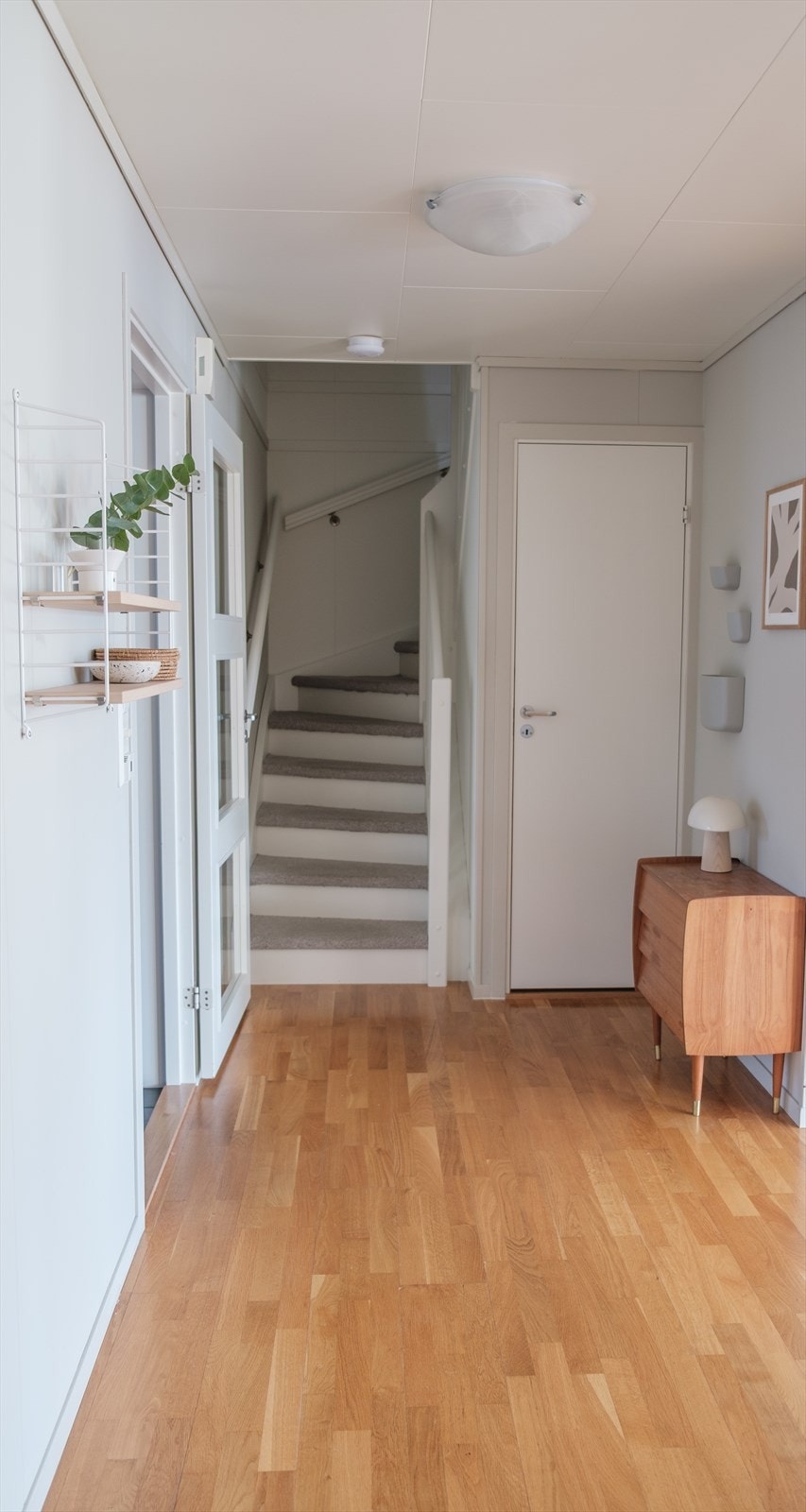 Det er bod under trappen. Galleribilde