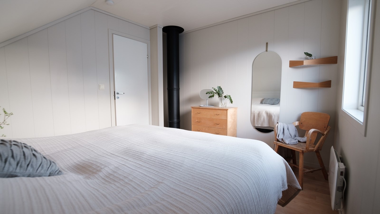 Her kan man enkelt sette inn garderobeskap om man skulle ønske det. Galleribilde