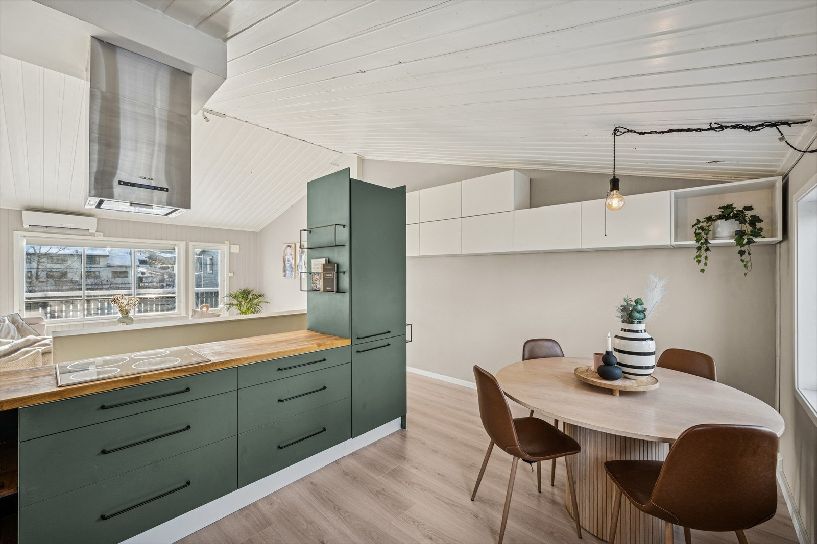 Kjøkkenet er fra 2008 og har normal bruksslitasje. Galleribilde