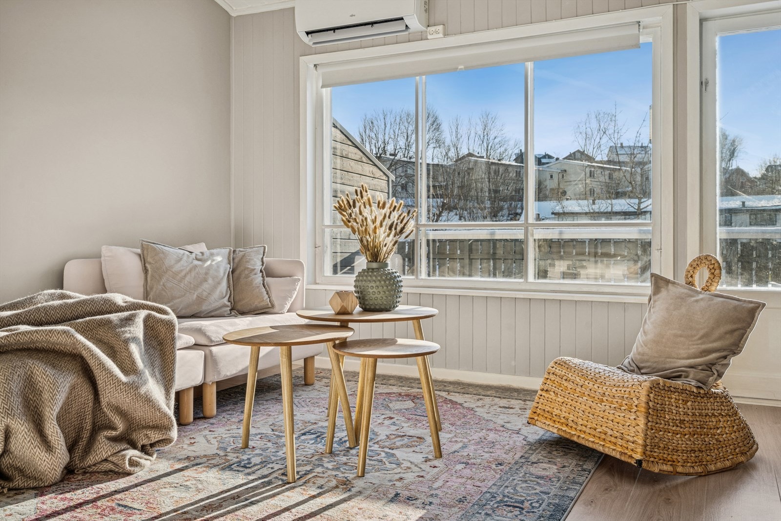 Fra stuen er det direkte utgang til balkong. Galleribilde