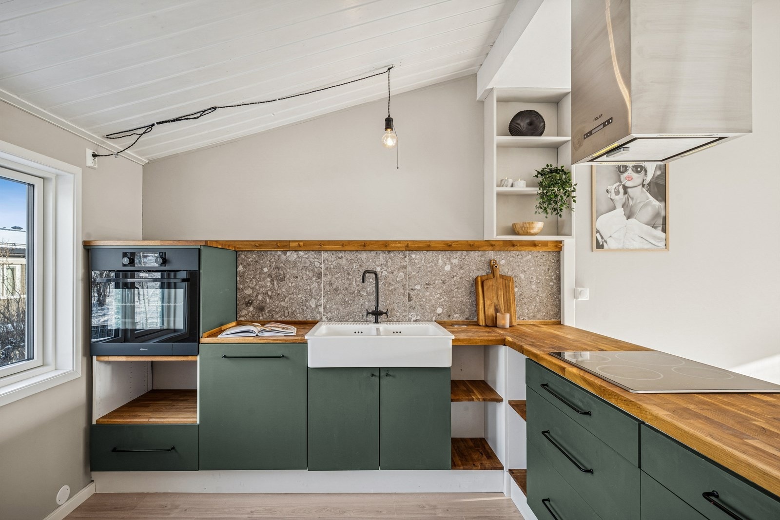 God skap- og benkeplass. Galleribilde