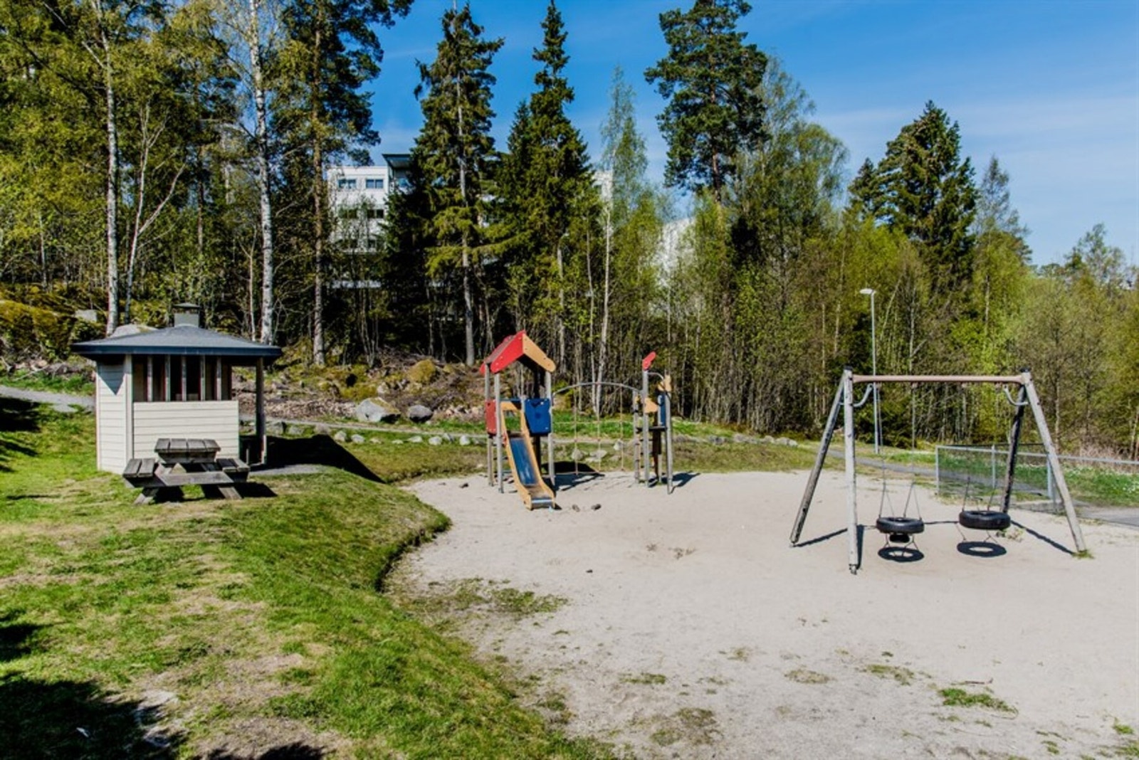 Fin lekeplass for de små i nabolaget Galleribilde
