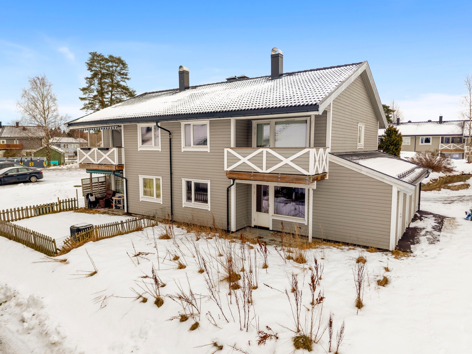 Leiligheten har en fin intern plassering på feltet og med mulighet for å lage en hyggelig uteplass. Galleribilde