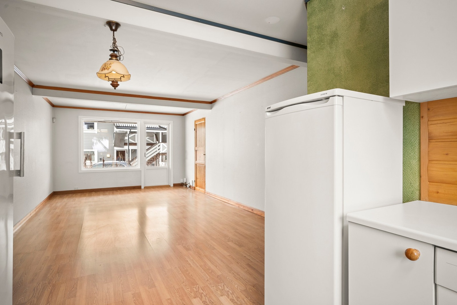 Det er enkelt å plassere et spisebord med plass for mange gjester rundt, i tilknytning til kjøkkenet. Galleribilde