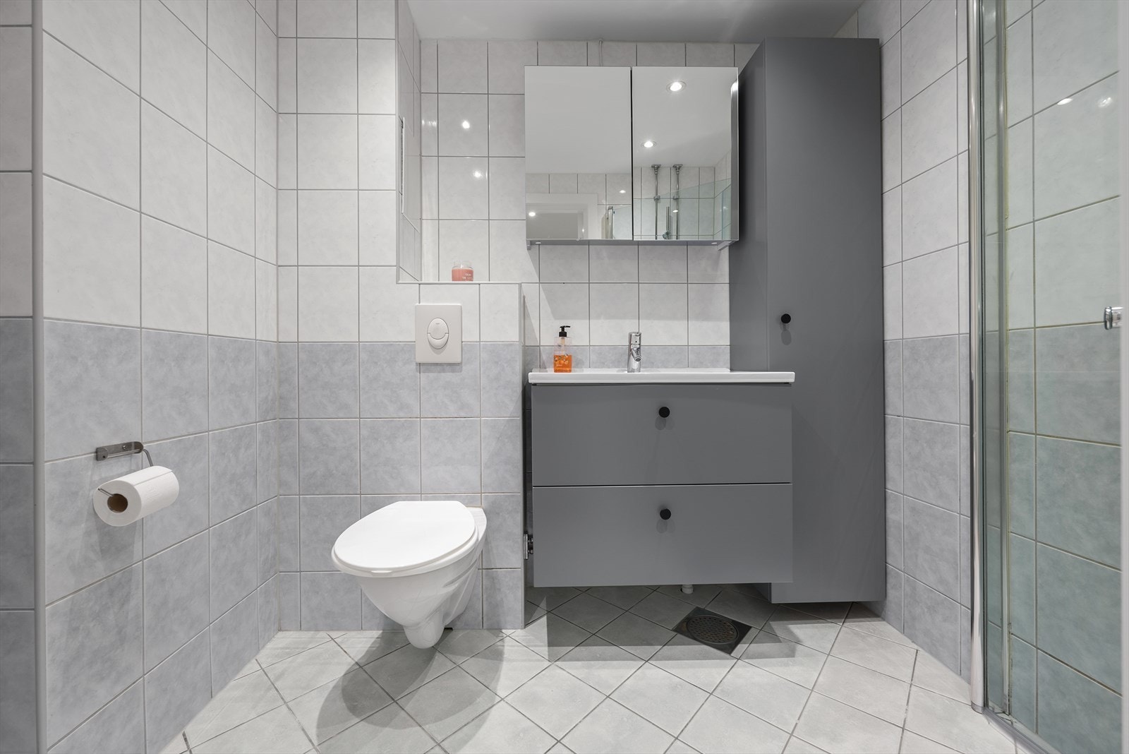 Badet ble pusset opp i regi av borettslaget i 2012 og har fått ny innredning i nyere tid. Galleribilde