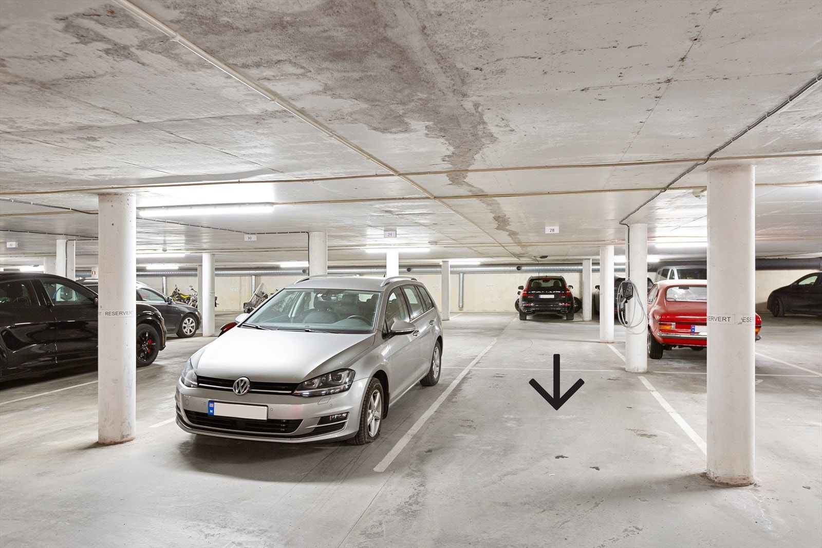 Parkeringsplassen til leiligheten. Galleribilde