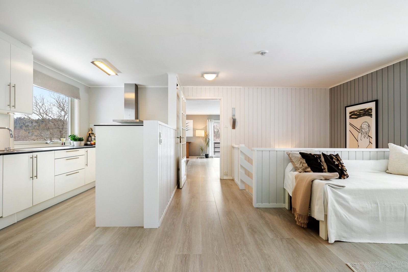 Fra stuen kommer du videre inn til kjøkkenet. Galleribilde