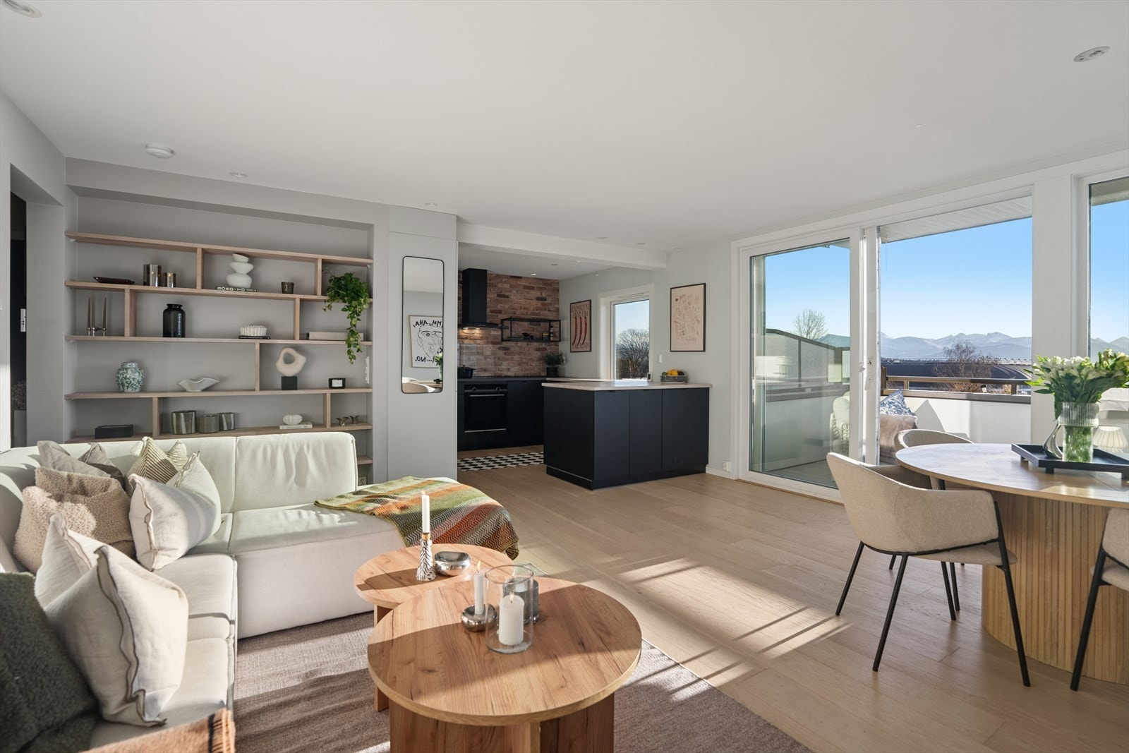 Velkommen til Røysan 4 - Presentert av Eiendomsmegler Tore Boksasp v/DNB Eiendom. Galleribilde