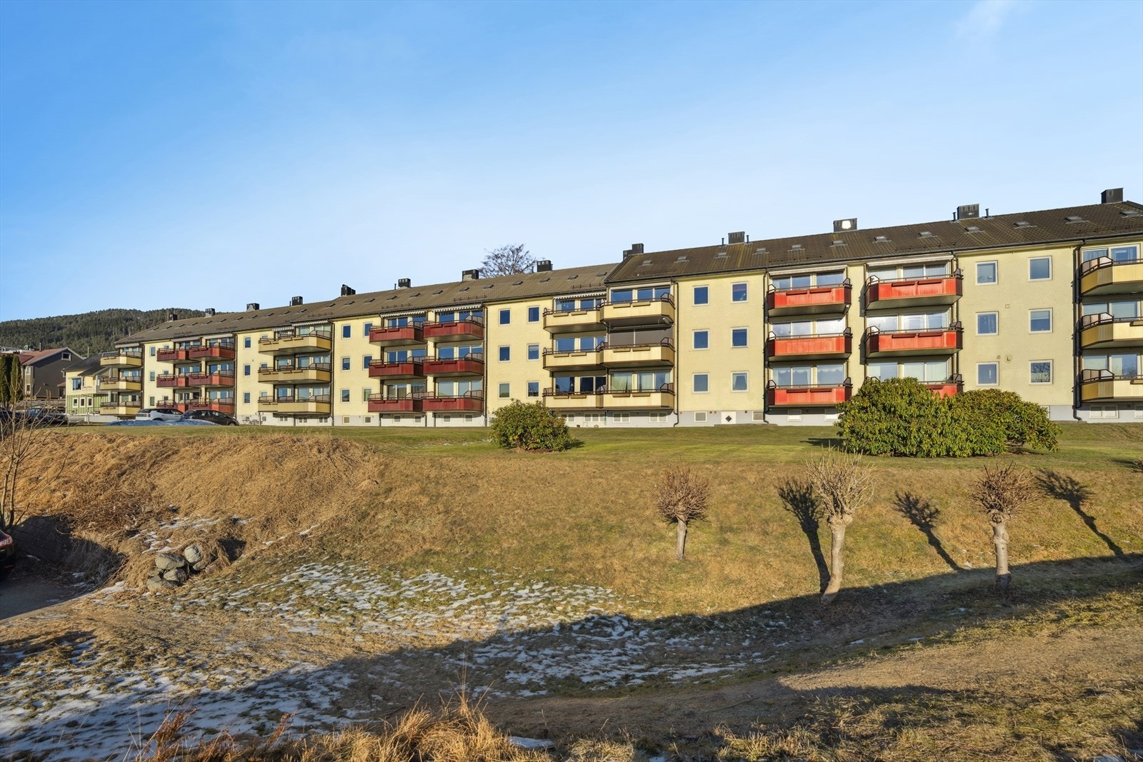 Her bor du både lettvint og praktisk, med kort vei til daglige nødvendigheter, gode kollektivforbindelser, rekreasjonsområder og alt byen har å by på. Galleribilde