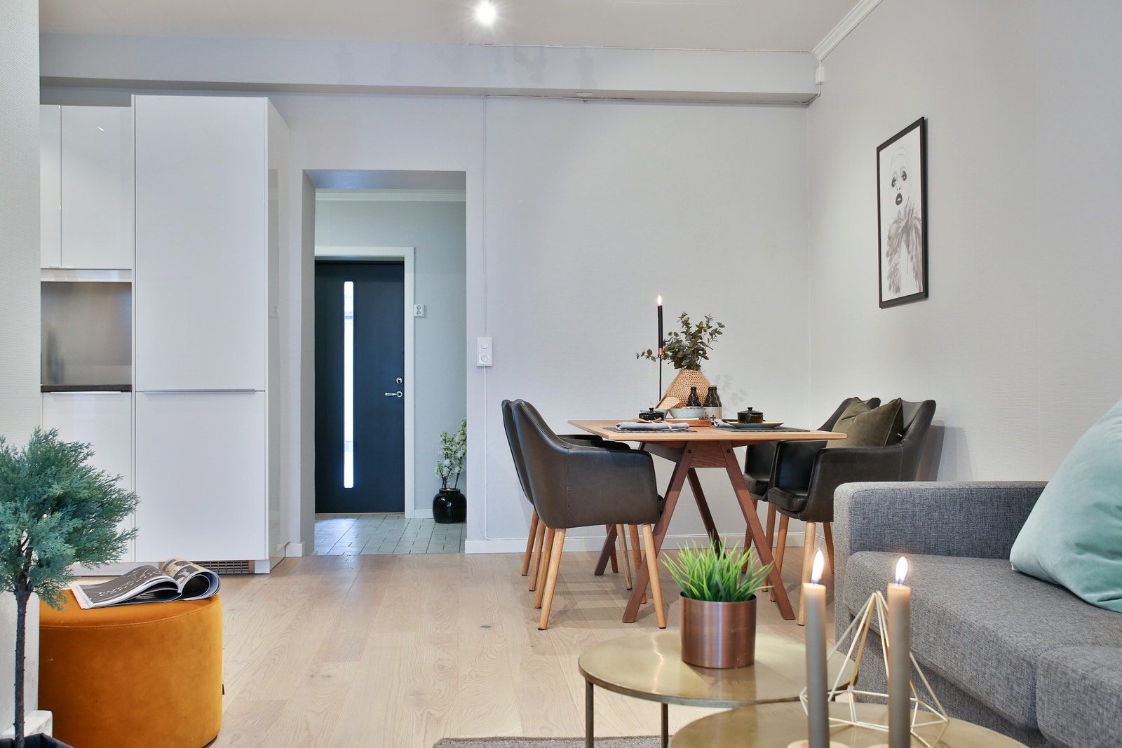 Stue mot gang Galleribilde