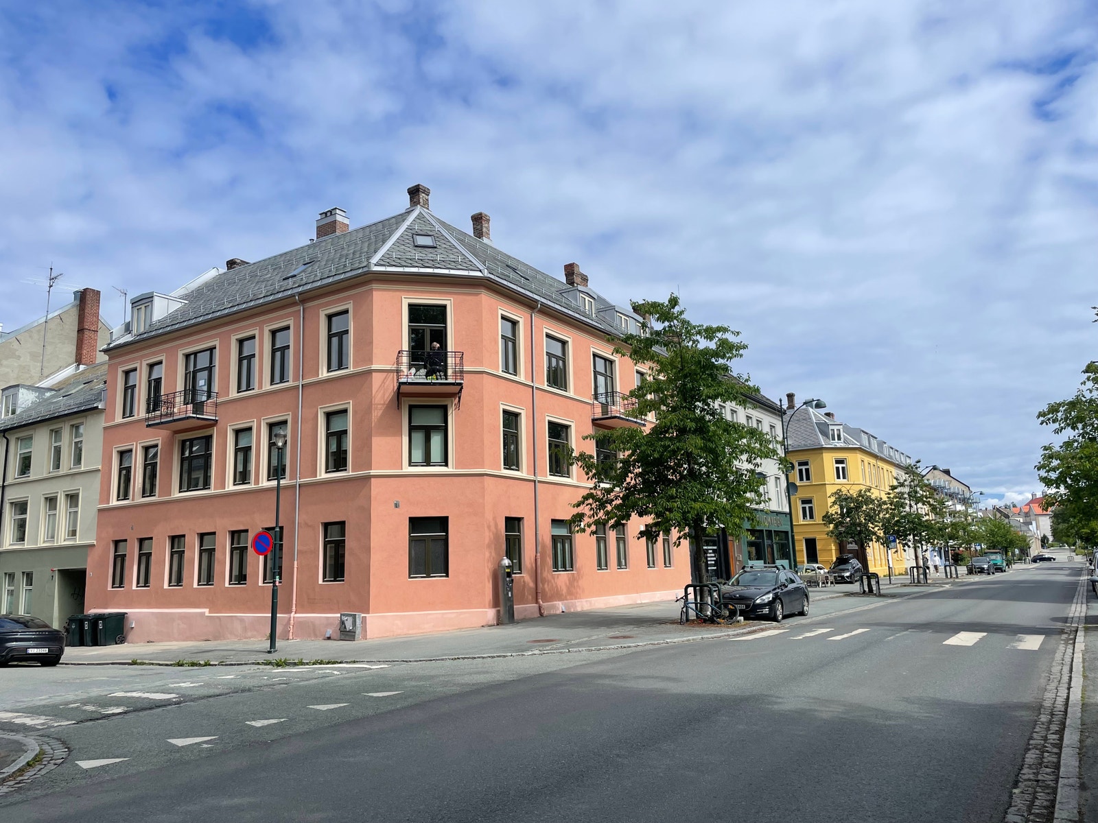 Bygården ligger vendt mot solrike Lademoparken Galleribilde