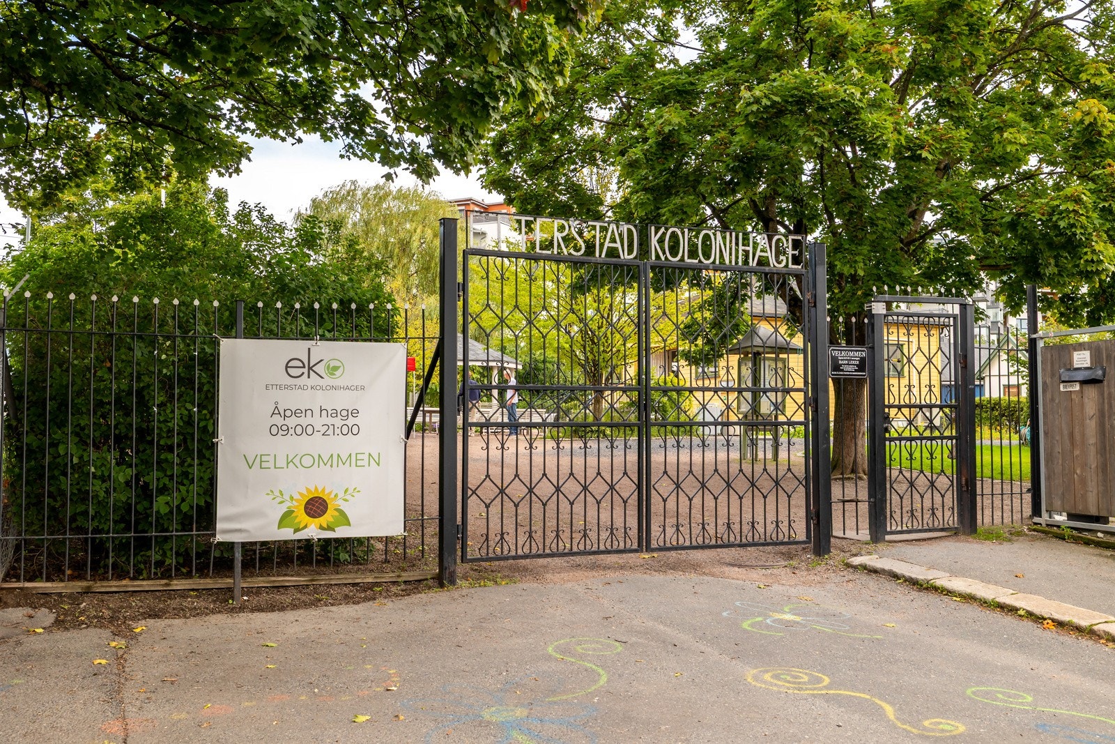 Etterstad kolonihager ligger som en grønn oase midt på Vålerenga i Oslo Galleribilde