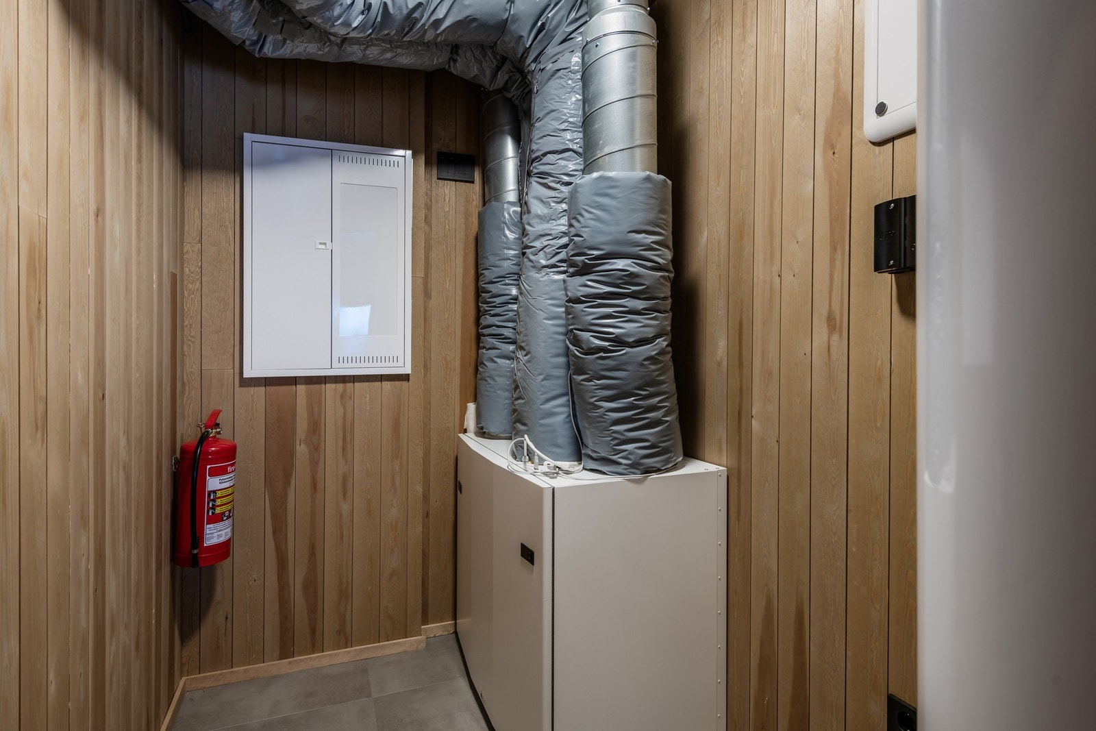 Teknisk rom i underetasjen Galleribilde