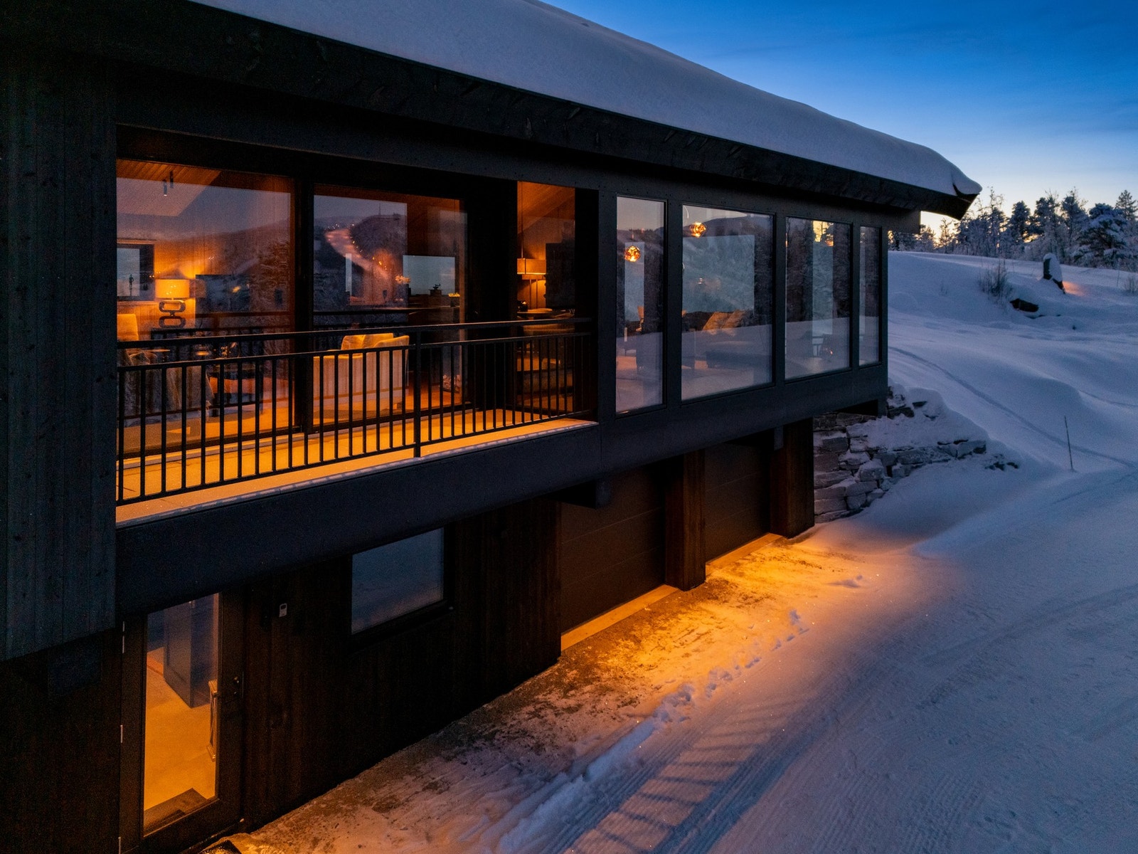 Utvendige materialer er nøye utvalgt for minimalt vedlikehold og et miljøvennlig og bedre inneklima Galleribilde