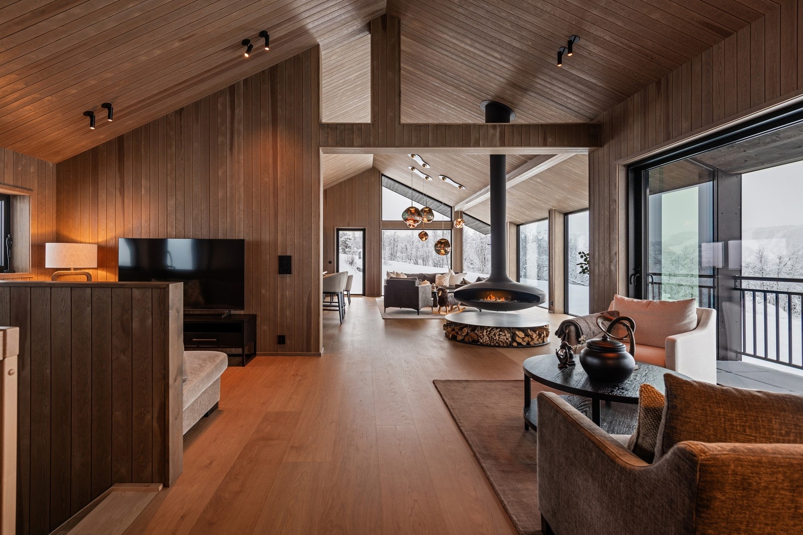 Hytten holder en høy håndverksmessig standard og er oppført av lokale dyktige håndverkere Galleribilde