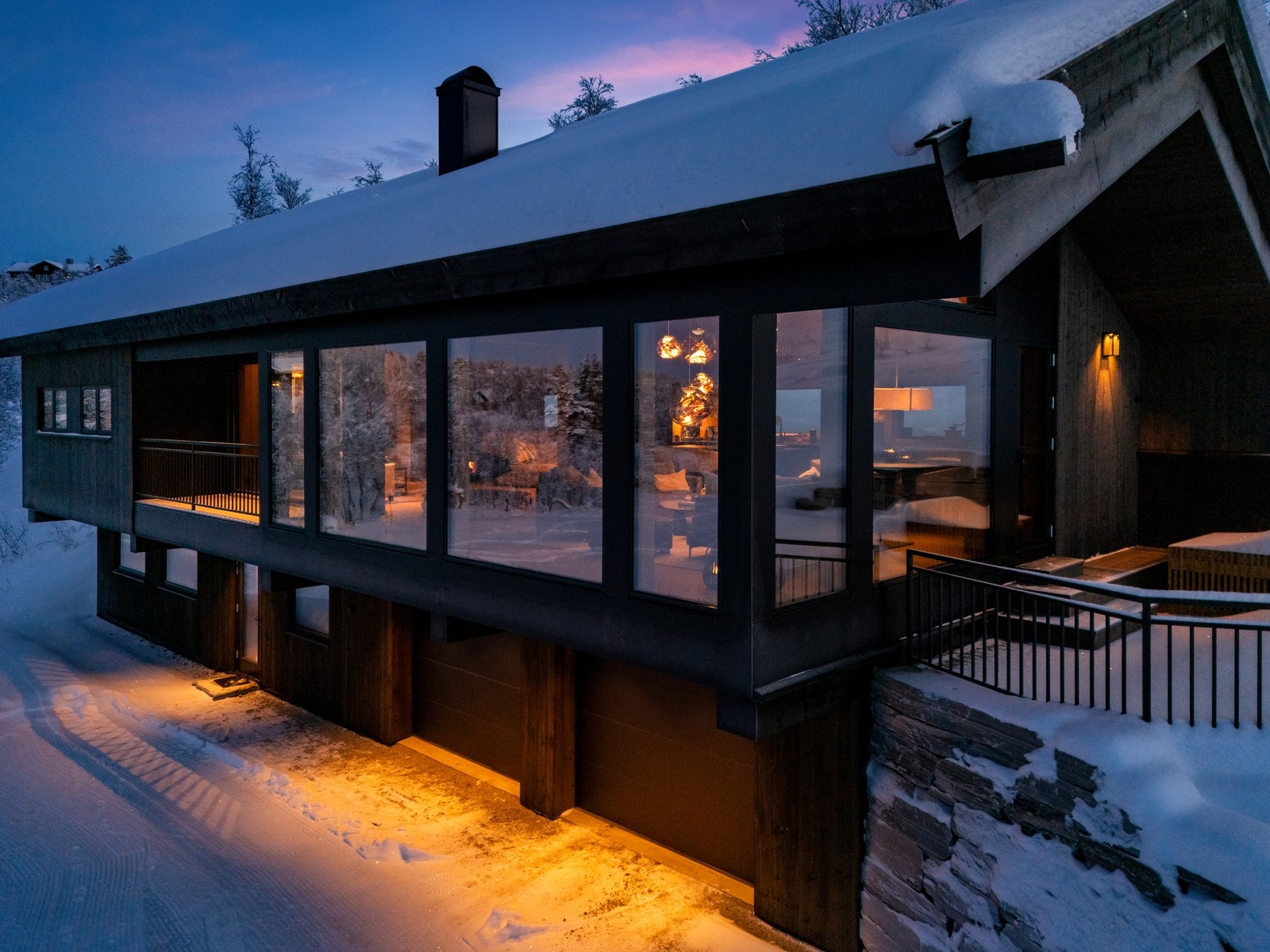 Utvendige materialer er nøye utvalgt for minimalt vedlikehold og et miljøvennlig og bedre inneklima Galleribilde