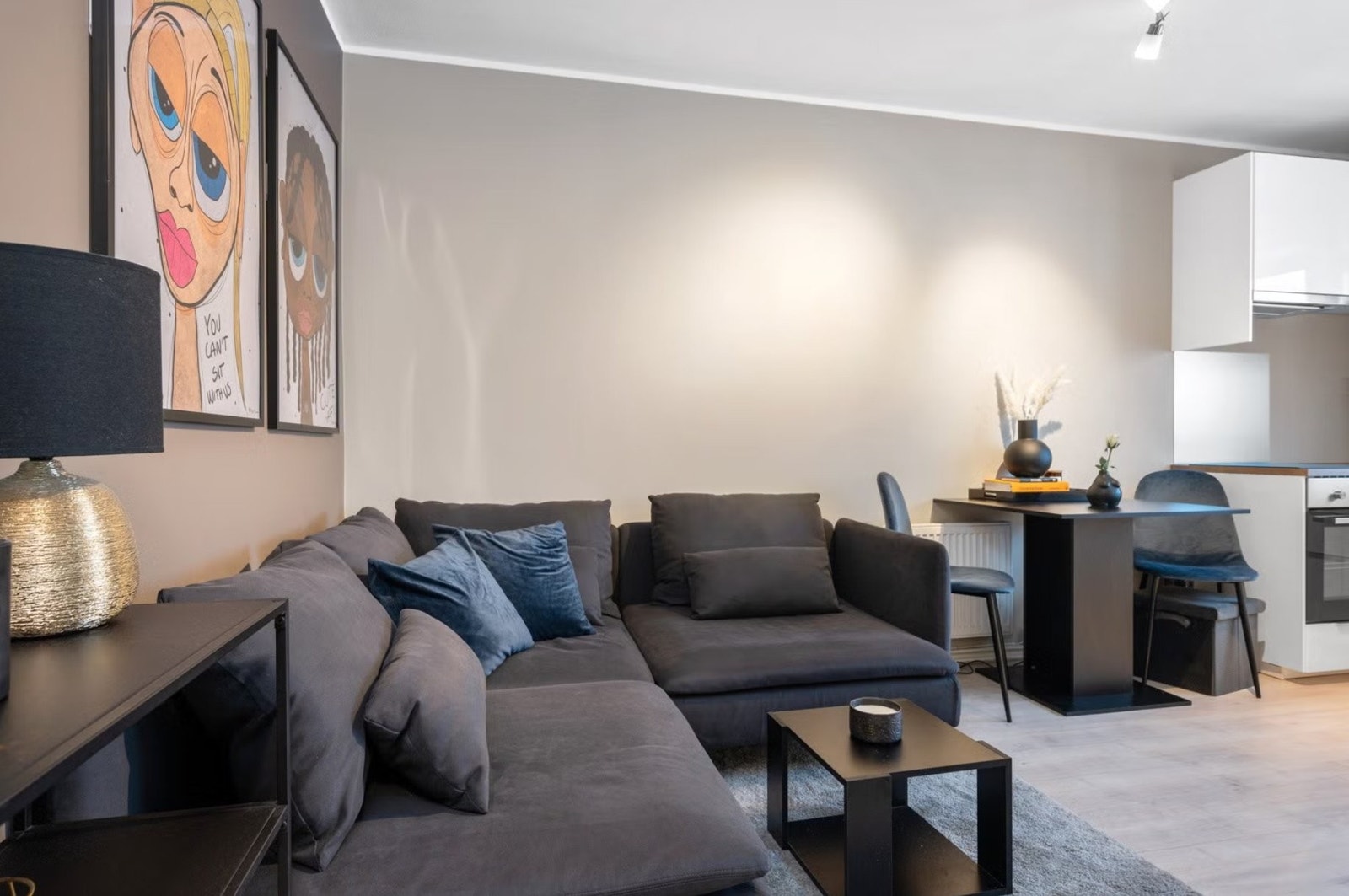 Alternativ stueløsning (uten ekstra stor TV og vaskemaskin) Galleribilde