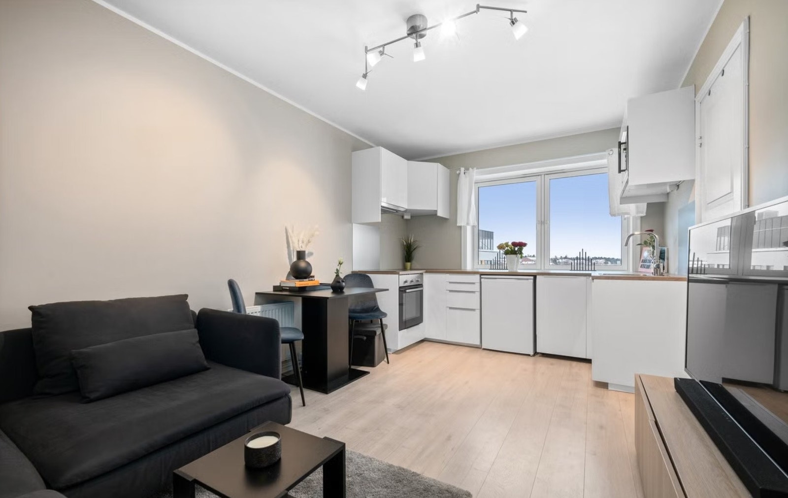 Alternativ kjøkkenløsning (uten monster-TV og vaskemaskin) Galleribilde