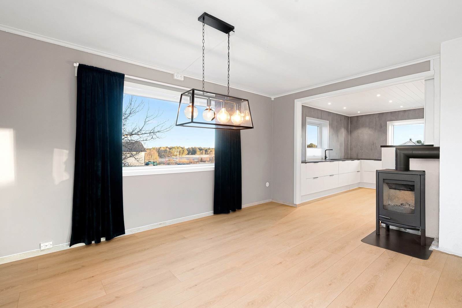 Spisestue med vedovn. Galleribilde