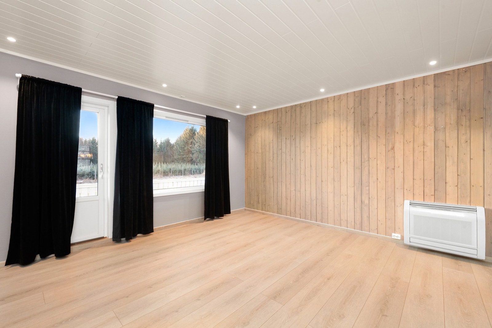 Fra stue er det utgang til veranda. Galleribilde