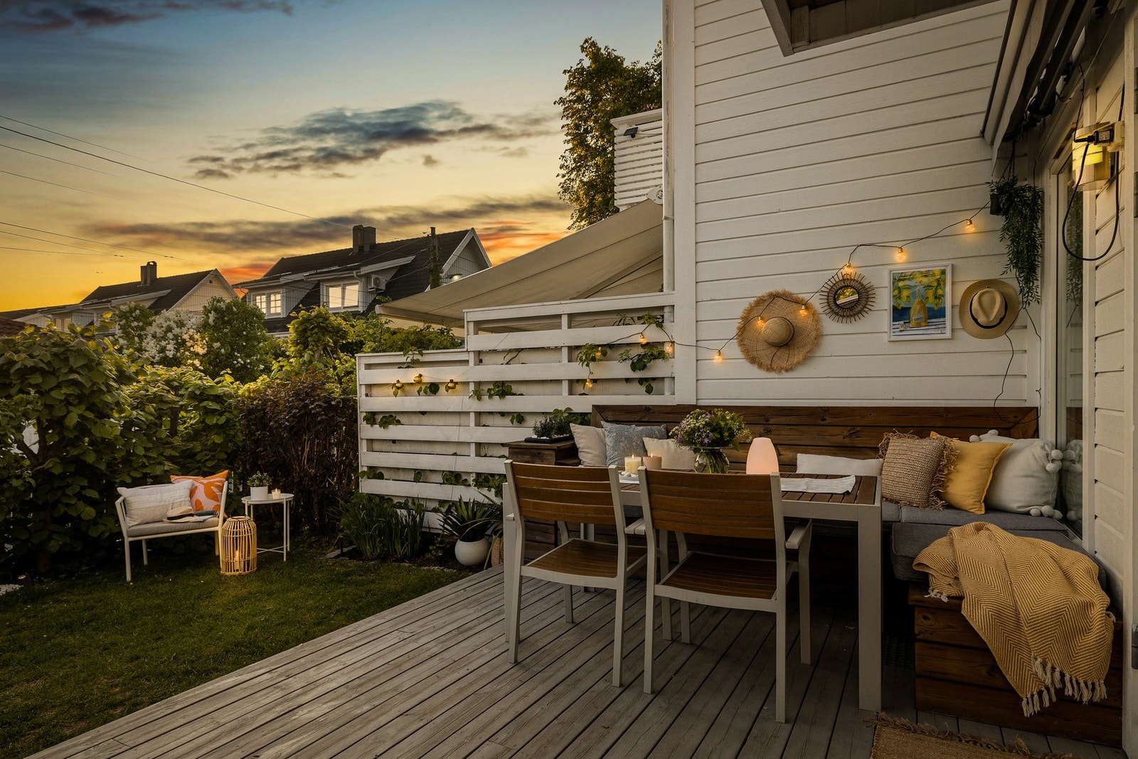 Et fint uteareal i tilknytning til boligen, med gode muligheter for beplantning, sitteplasser og ulike soner. Galleribilde