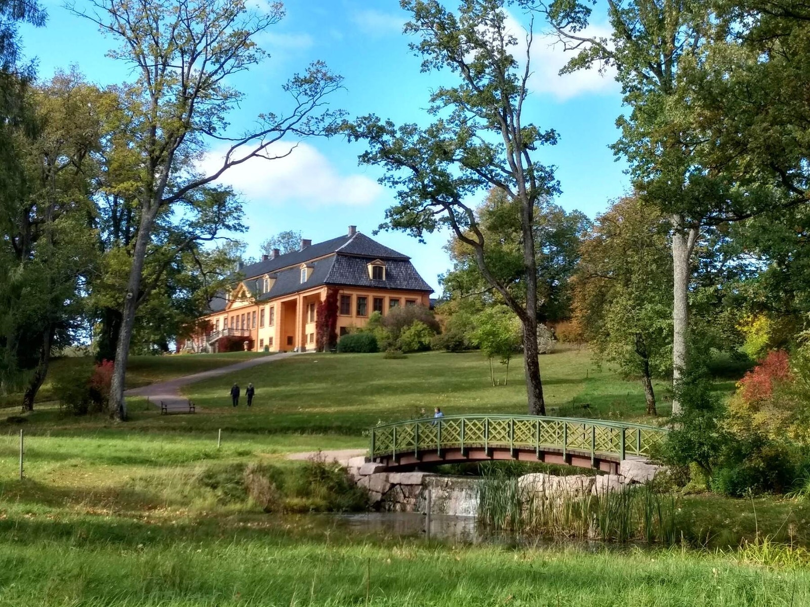 Bogstad gård har kafé og ulike andre tilbud. Galleribilde