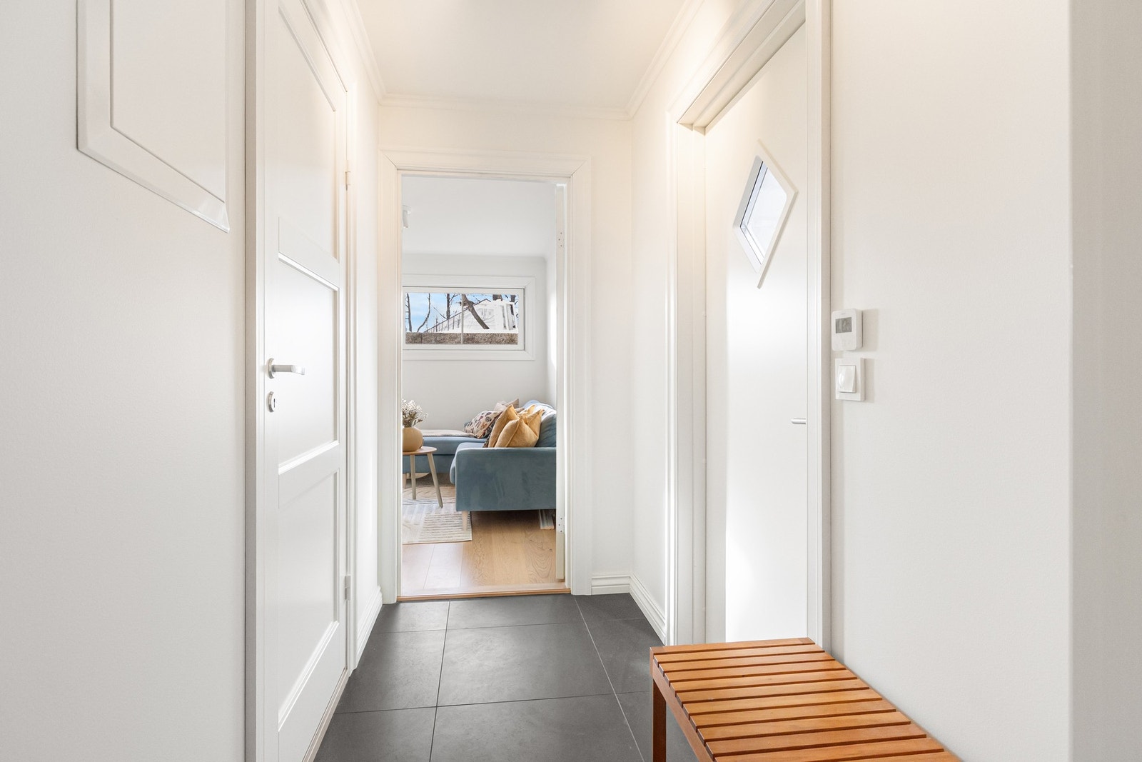 Egen inngang til kjelleretasjen fra utsiden. Galleribilde