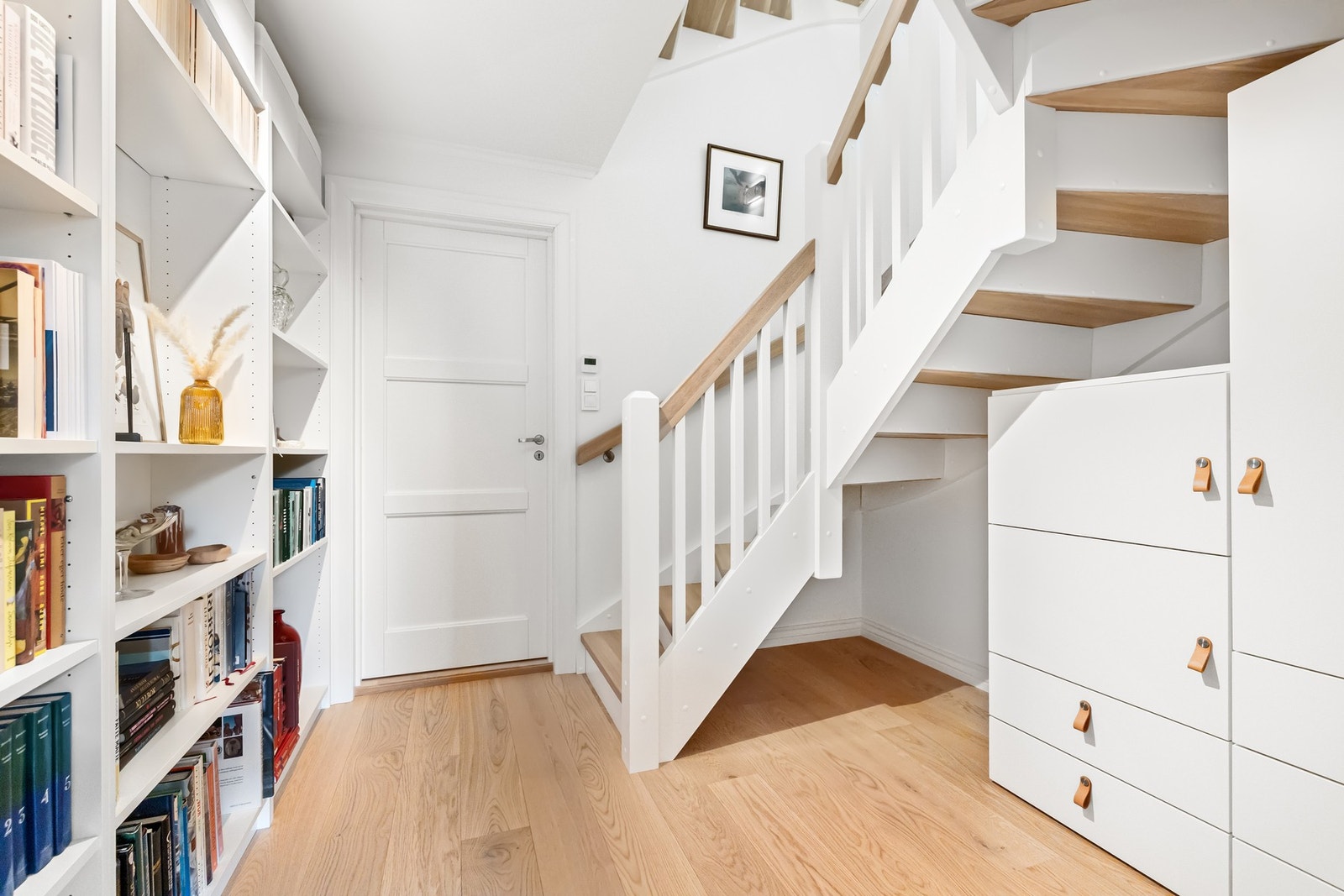 Kjelleren gir familien verdifullt ekstra spillerom, med gode muligheter for både oppbevaring. Galleribilde