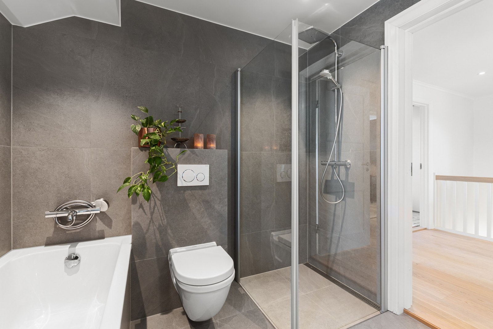 Badet fremstår som moderne og delikat. Galleribilde