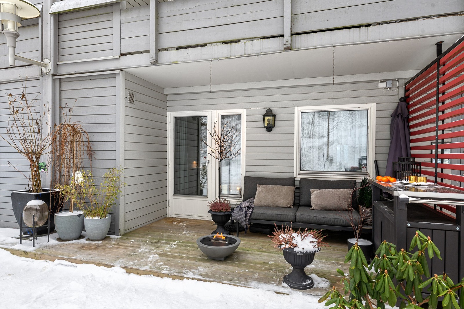 Koselig og lun markterrasse mot øst, perfekt for rolige morgener og formiddager i solen. Galleribilde