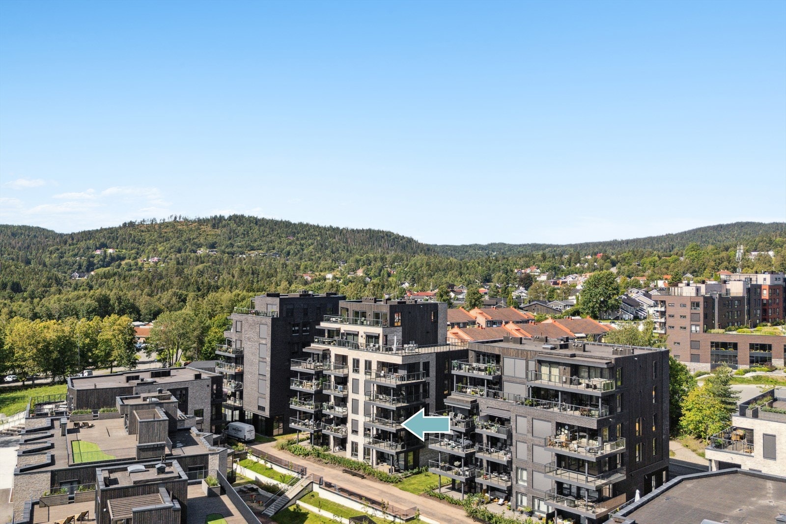 Leiligheten ligger i byggets 3. etasje med heisadkomst. Galleribilde