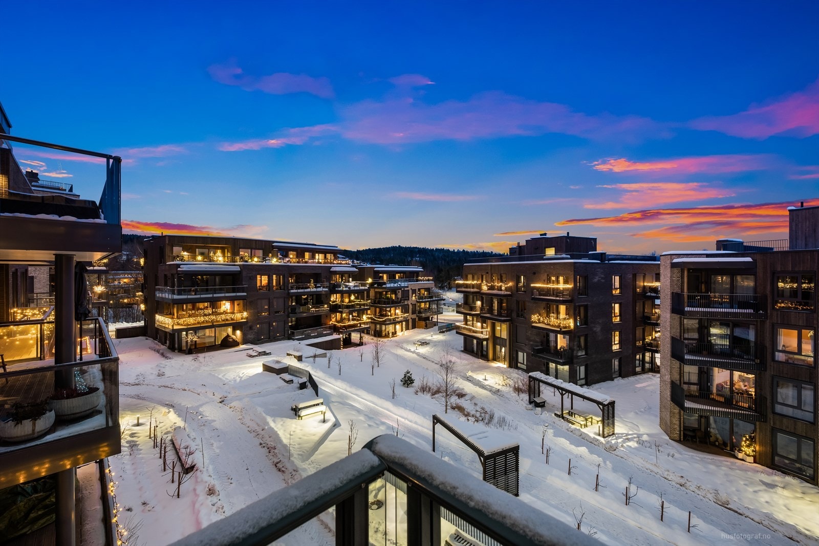 Her bor du i en helt ny og komfortabel leilighet med heis og nærhet til alle nødvendige fasiliteter. Galleribilde